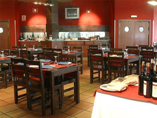 Hotel Silvota Lugo de Llanera Ресторант снимка