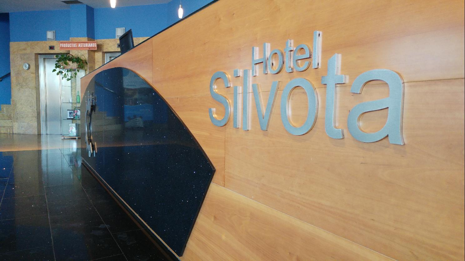 Hotel Silvota Lugo de Llanera Екстериор снимка